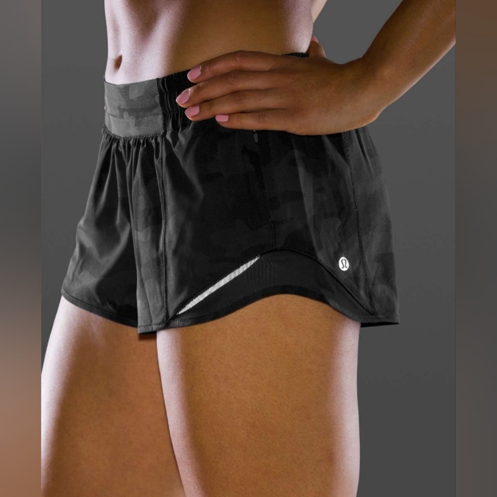 Lululemon Hotty Hot Short II *2.5"Heritage 365 Camo Deep Coal Multi / Black